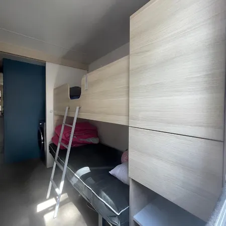 Mobile 3 Terrasse 50 M2 אתר קמפינג